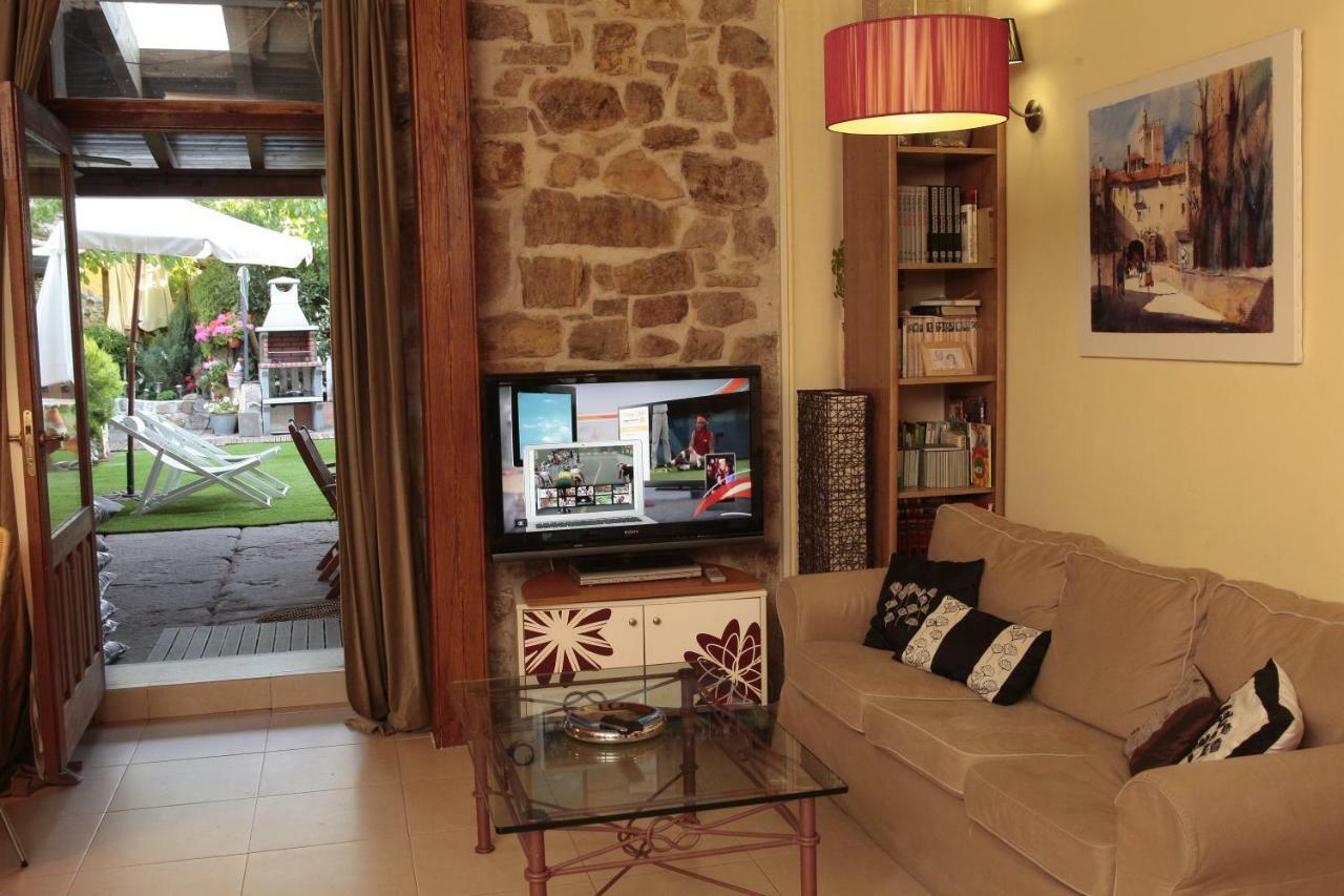 Domus 200m2 De Vivienda Y Exterior